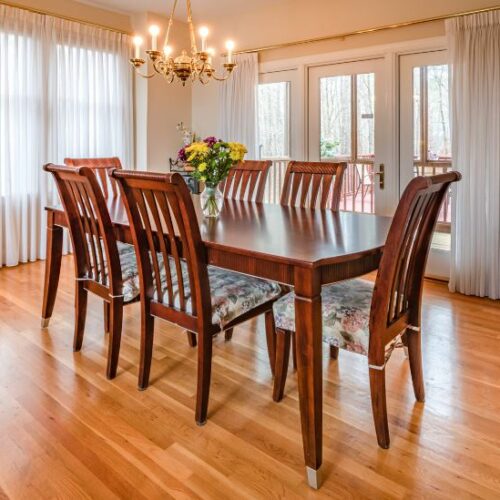 quelles chaises avec table en bois ancienne